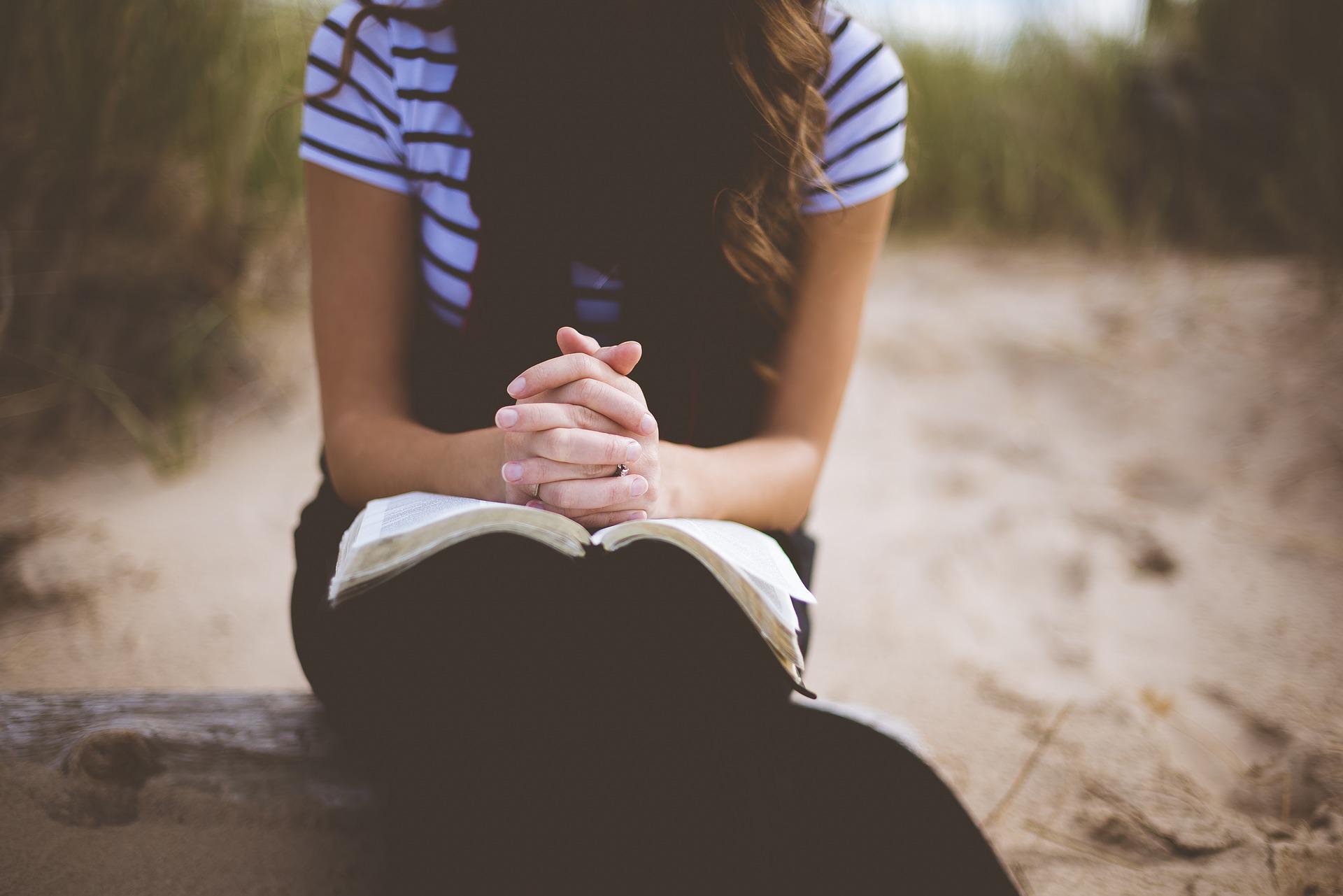 כל אשת איש צריכה להכיר: אילו תפילות ביהדות קיימות לנשים?